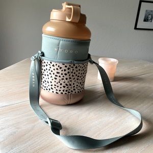 Hydro jug with cover